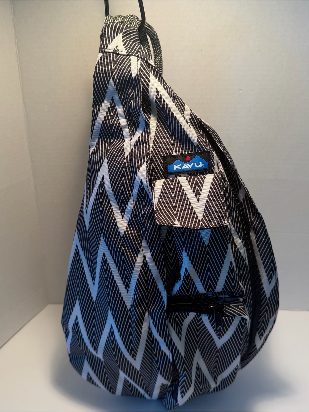NWT KAVU Black and White Zigzag Rope Sling Bag